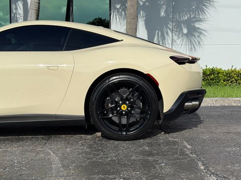 Used 2022 Ferrari Roma RWD image 14