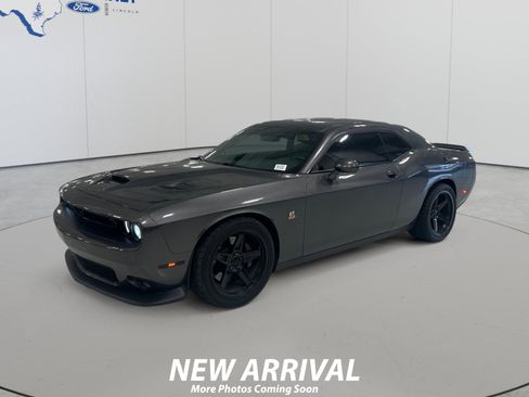 Used 2022 Dodge Challenger R/T Scat Pack w/ Driver Convenience Group RWD image 1
