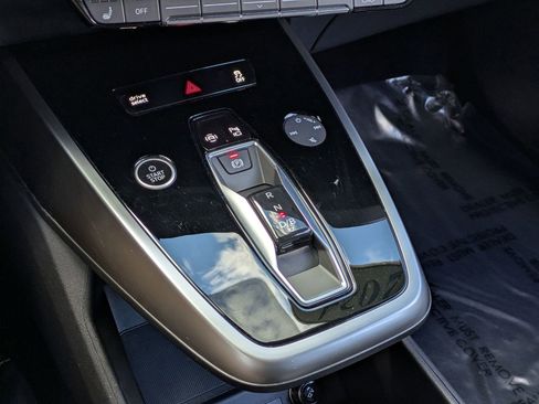 Used 2024 Audi Q4 e-tron Prestige image 13