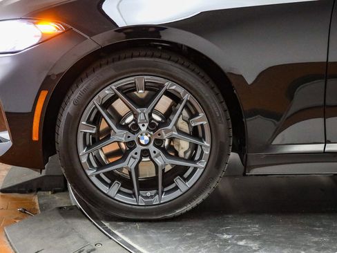 Used 2025 BMW 330i Sedan w/ Premium Package image 12