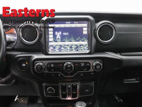 Used 2022 Jeep Wrangler Unlimited Sahara image 12