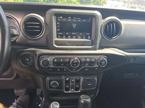 Used 2021 Jeep Gladiator Sport AWD/4WD image 5