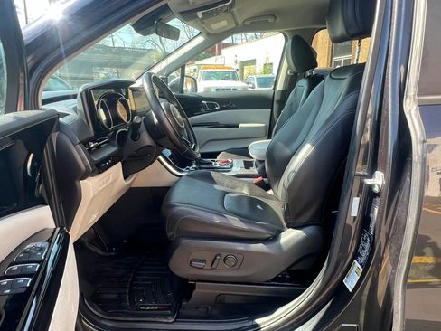 Used 2022 Kia Carnival EX FWD image 27