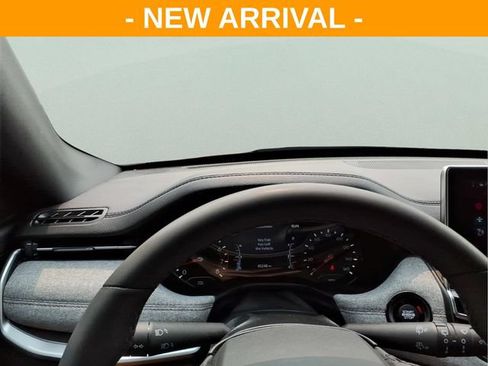 Used 2024 Jeep Compass Latitude AWD/4WD image 30