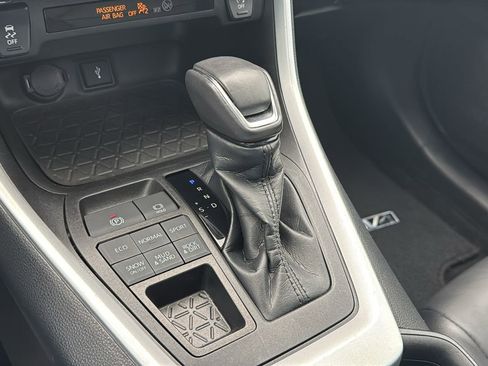 Used 2022 Toyota RAV4 XLE Premium w/ Carpet Mat Package (TMS) image 29