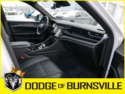 Used 2022 Jeep Grand Cherokee Overland w/ Luxury Tech Group IV image 16