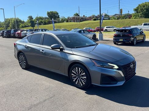 Used 2023 Nissan Altima 2.5 SV FWD image 2