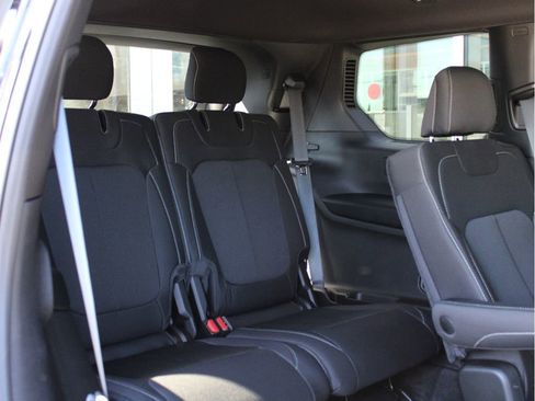 New 2025 Jeep Grand Cherokee L Laredo image 28