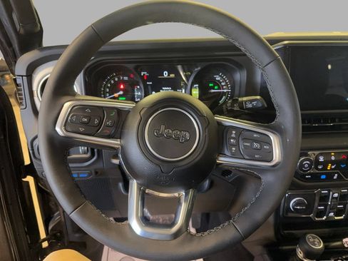 Used 2025 Jeep Wrangler Unlimited Sahara w/ Safety Group AWD/4WD image 14