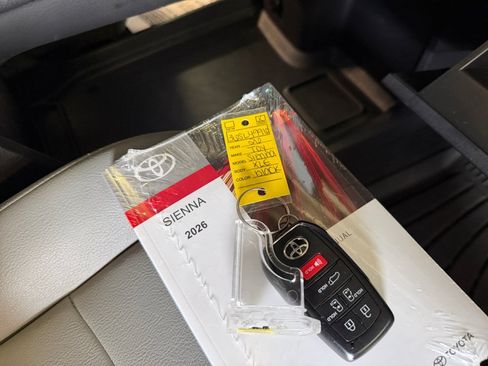 Certified 2026 Toyota Sienna XLE AWD/4WD image 38