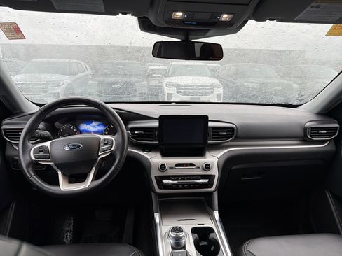 Used 2023 Ford Explorer XLT w/ Equipment Group 202A image 11