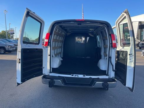 Used 2023 Chevrolet Express 2500 w/ Driver Convenience Package RWD image 18