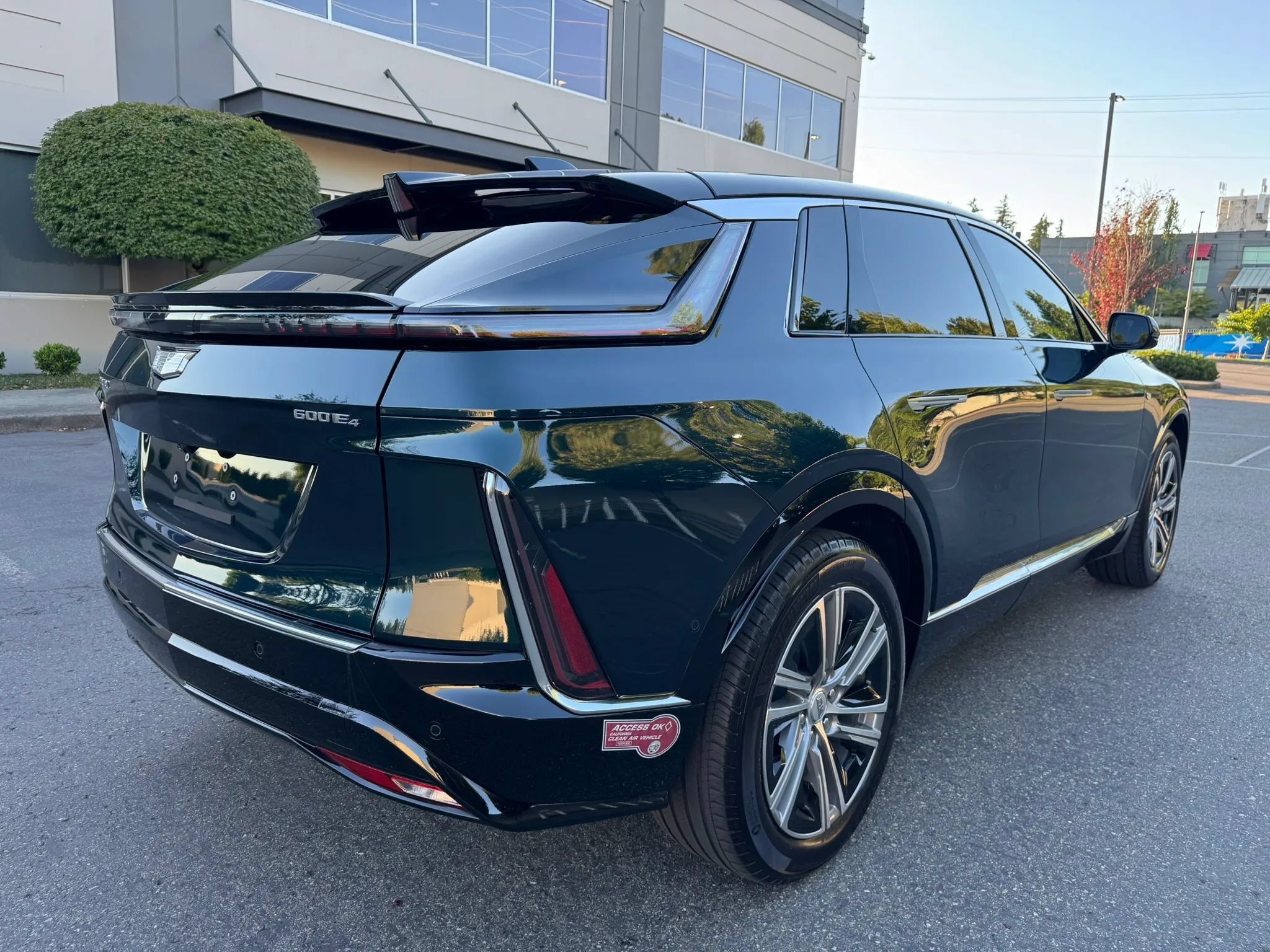 Used 2024 Cadillac Lyriq Luxury AWD/4WD image 10