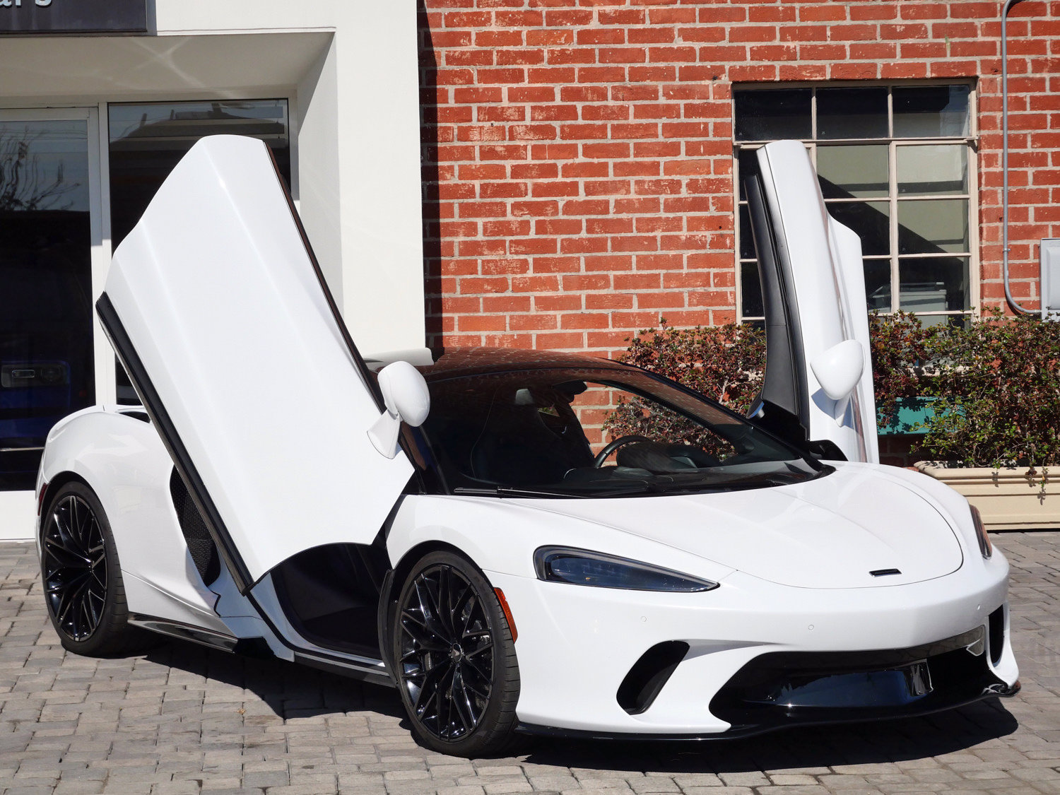 Used 2023 McLaren GT RWD image 14