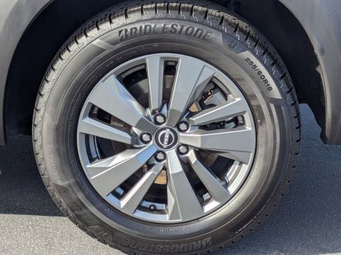 Used 2024 Nissan Pathfinder SV image 14