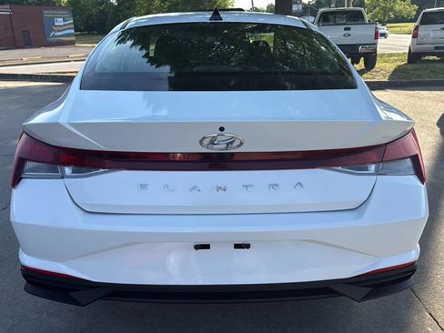 Used 2021 Hyundai Elantra SEL FWD image 4