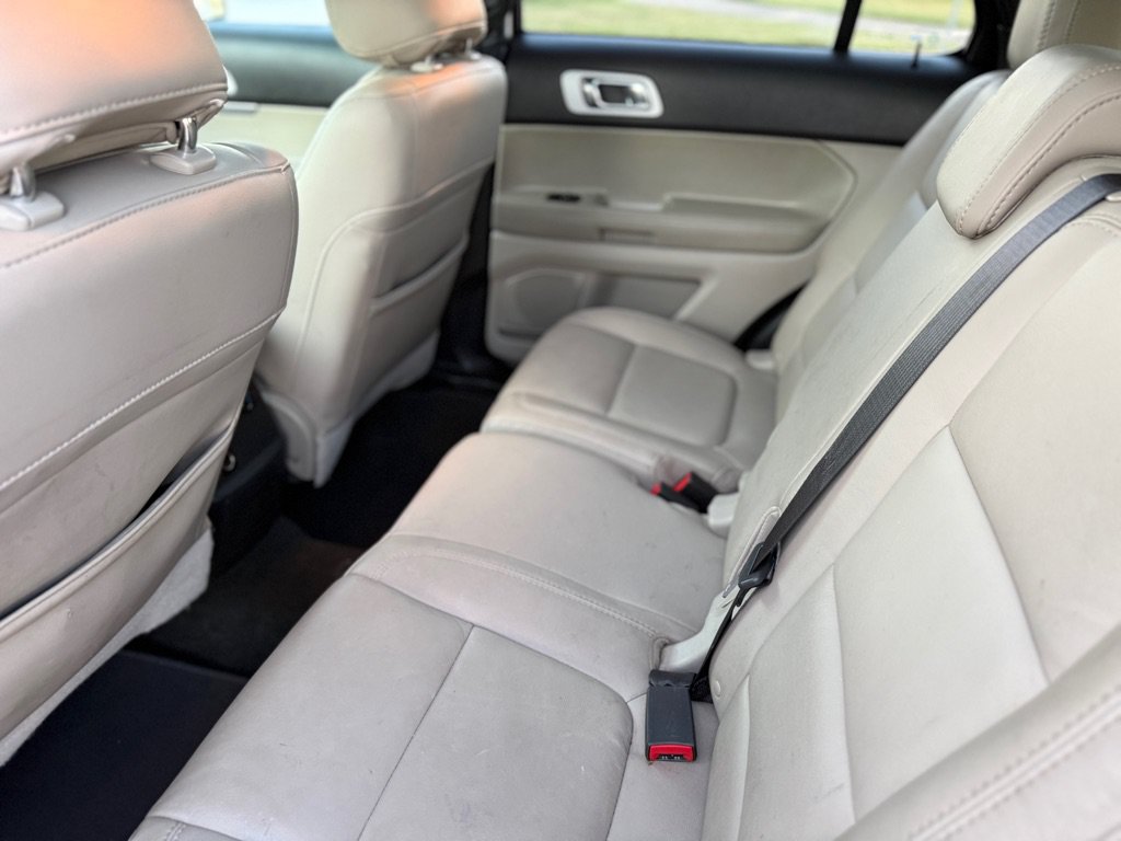 Used 2015 Ford Explorer XLT w/ Equipment Group 202A FWD image 19
