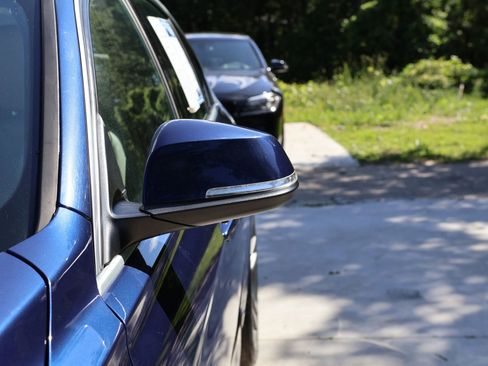 Used 2017 BMW 330i Sedan w/ Premium Package image 9