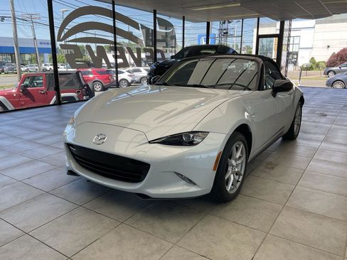 Used 2016 MAZDA MX-5 Miata Sport RWD image 3