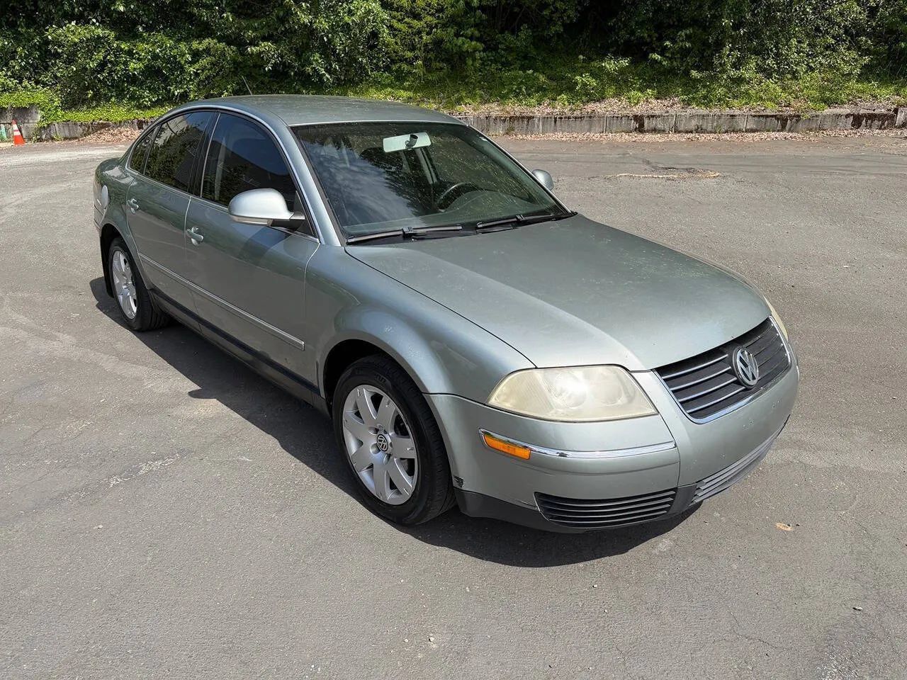 Used 2005 Volkswagen Passat GL FWD image 1