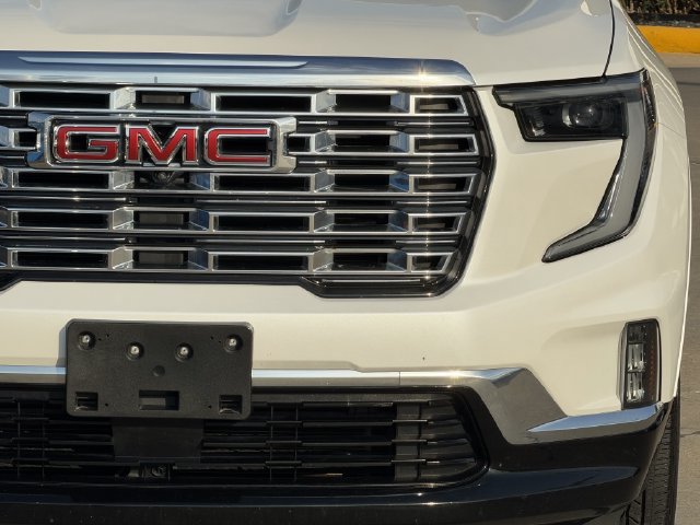 Used 2025 GMC Acadia Denali w/ LPO, Floor Liner Package FWD image 4