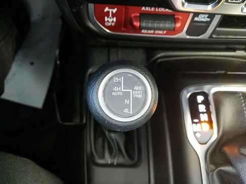 Used 2024 Jeep Wrangler Unlimited AWD/4WD image 26