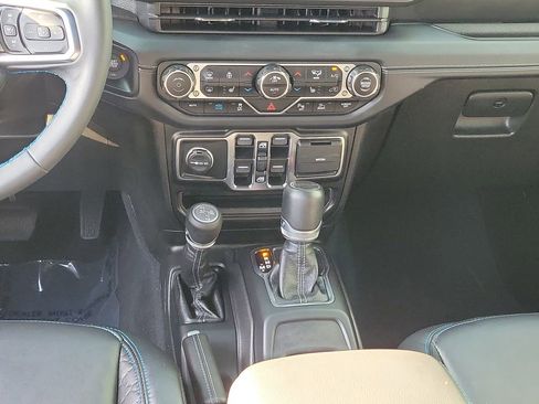 Used 2024 Jeep Wrangler High Altitude AWD/4WD image 21