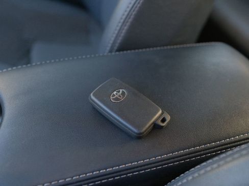 Used 2012 Toyota Prius Four image 9