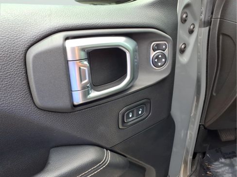Used 2020 Jeep Wrangler Unlimited Sahara AWD/4WD image 16