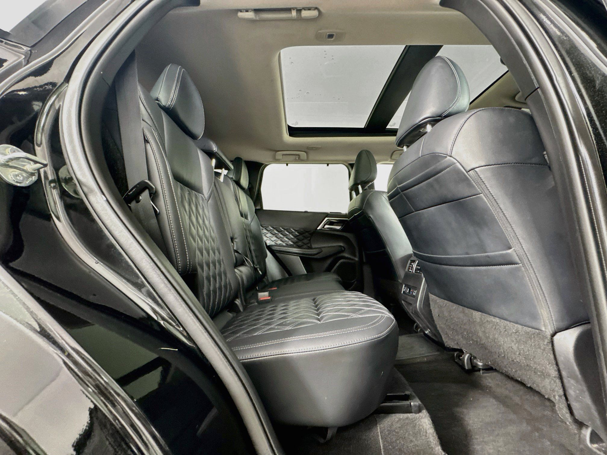 Used 2025 Mitsubishi Outlander 4WD Plug-In Hybrid image 29
