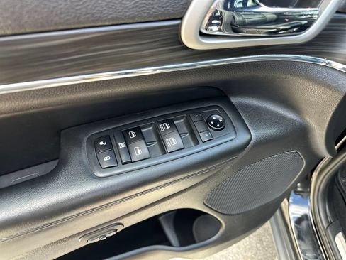 Used 2020 Jeep Grand Cherokee Limited RWD image 17