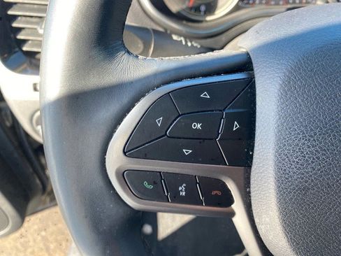 Used 2019 Jeep Cherokee Limited image 17