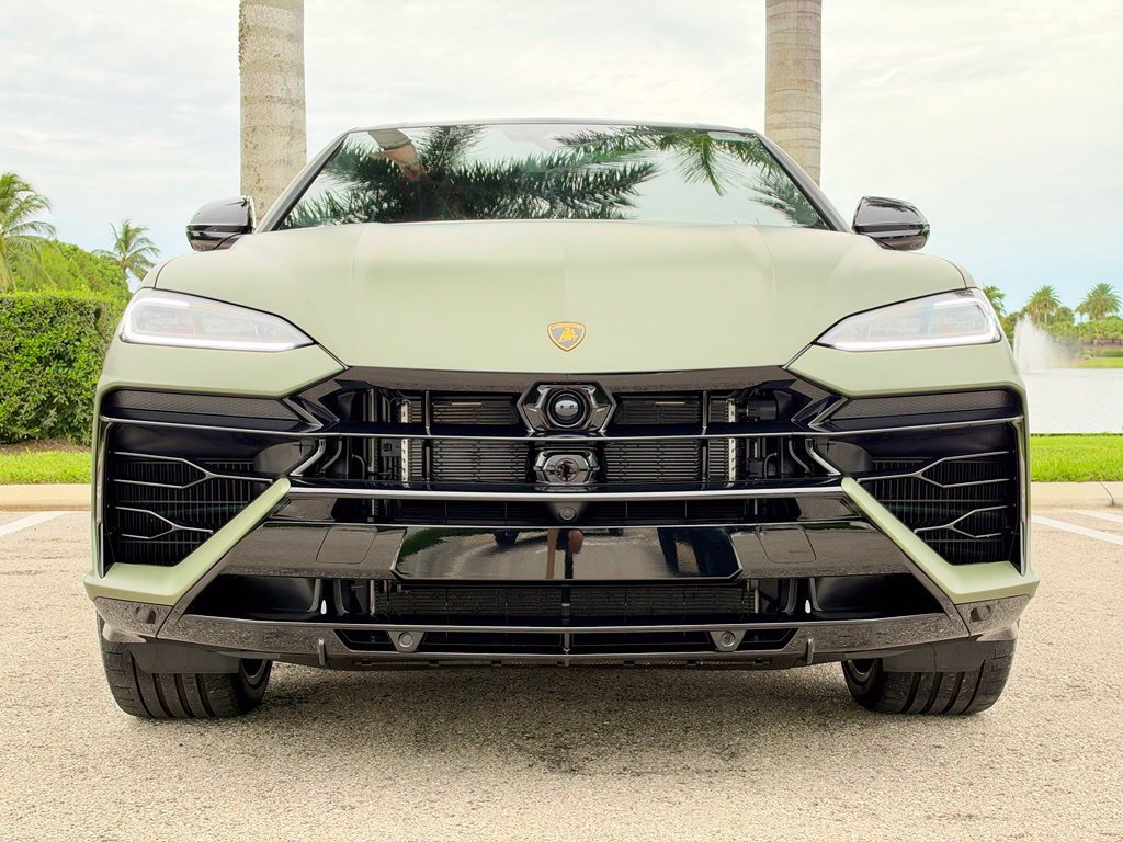 Used 2025 Lamborghini Urus SE AWD/4WD image 2