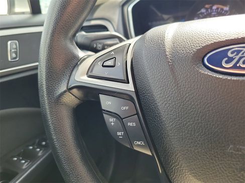 Used 2020 Ford Fusion SE image 24