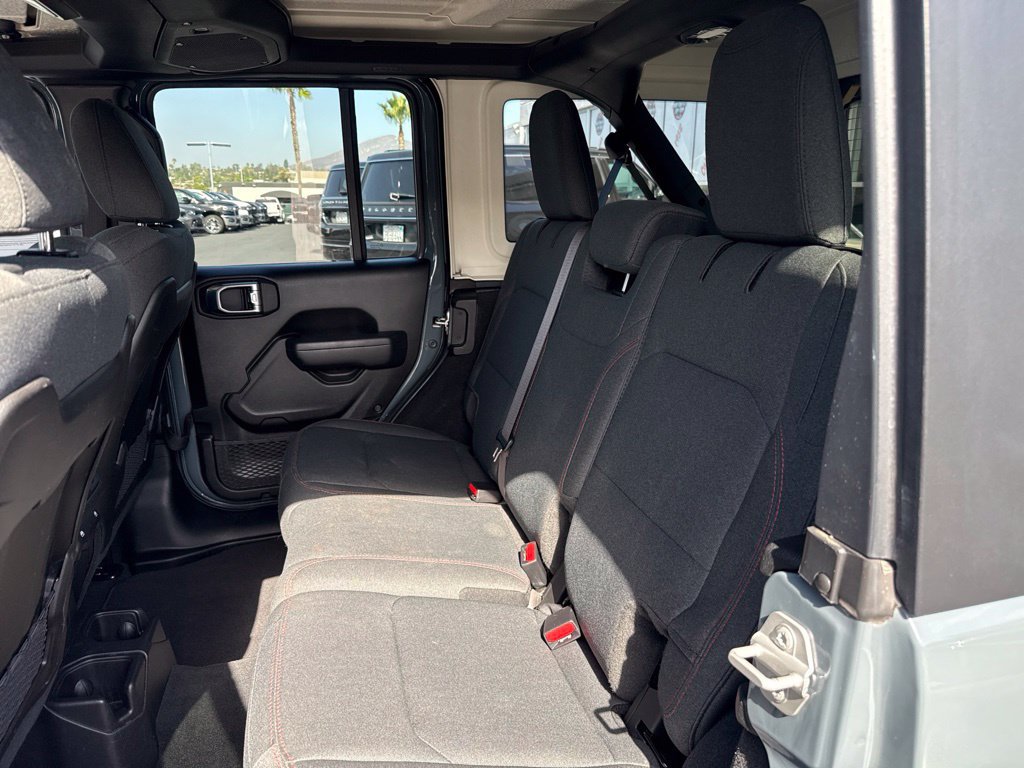 Certified 2025 Jeep Wrangler Unlimited Rubicon w/ Convenience Group AWD/4WD image 15
