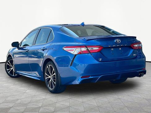 Used 2020 Toyota Camry SE w/ Convenience Package FWD image 4
