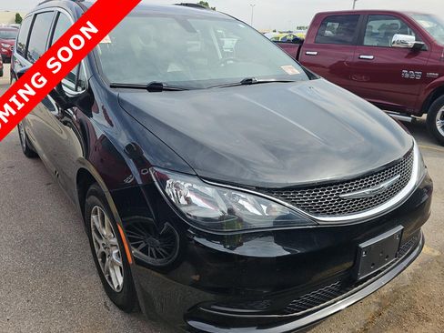 Used 2021 Chrysler Voyager Lxi FWD image 3