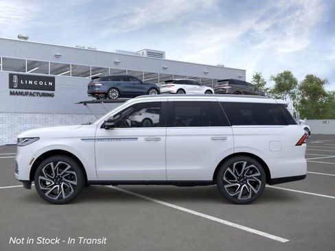 New 2026 Lincoln Navigator Reserve AWD/4WD image 3