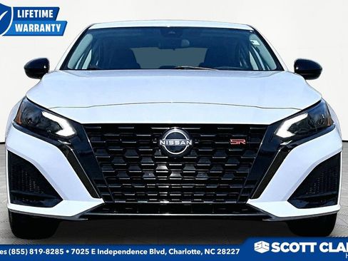 Used 2023 Nissan Altima 2.5 SR image 2