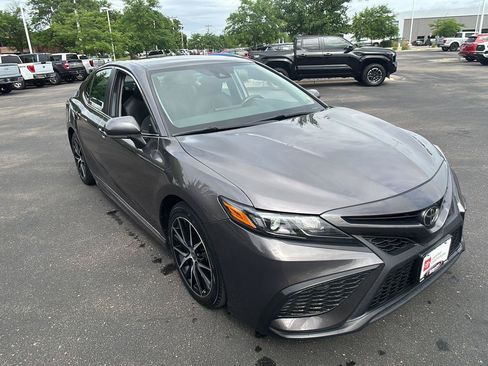 Used 2024 Toyota Camry SE FWD image 7