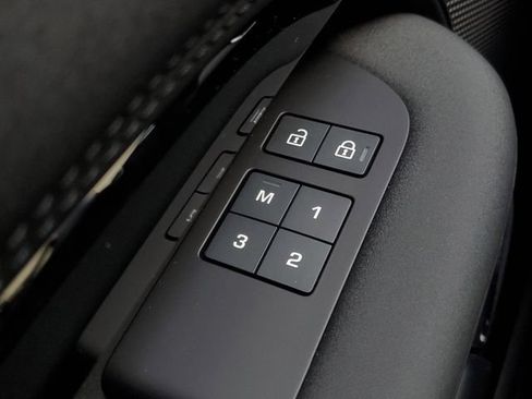 New 2025 Land Rover Discovery S AWD/4WD image 23