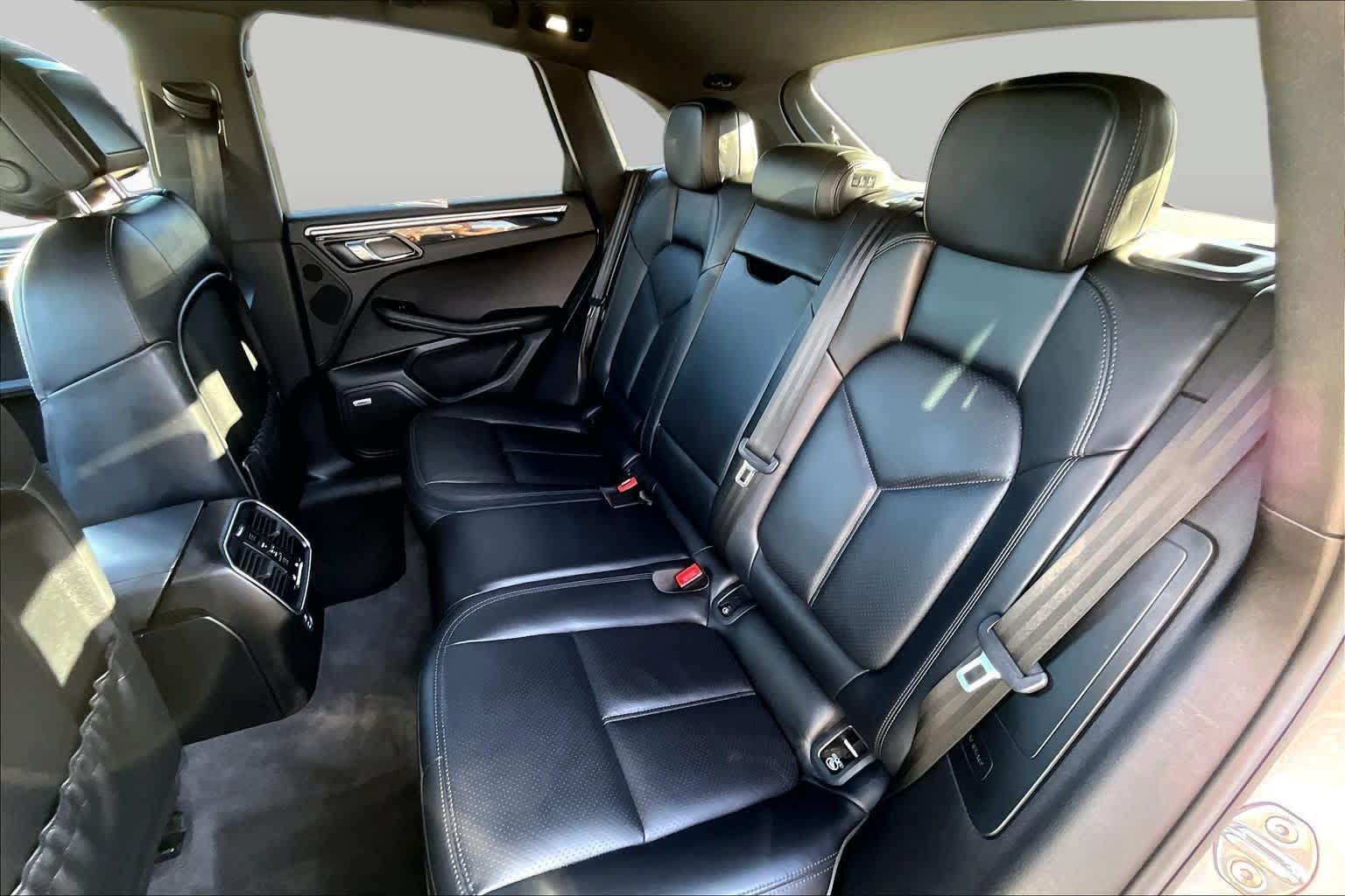 Used 2020 Porsche Macan AWD/4WD image 17