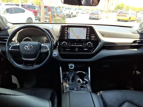 Used 2022 Toyota Highlander Limited AWD/4WD image 19