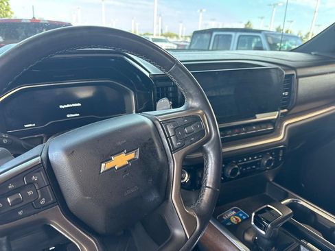 Used 2022 Chevrolet Silverado 1500 High Country w/ High Country Premium Package AWD/4WD image 19