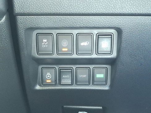 Used 2018 Nissan Rogue SL image 24