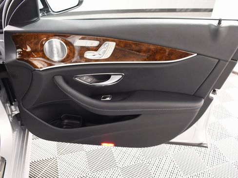 Used 2019 Mercedes-Benz E 300 4MATIC image 17