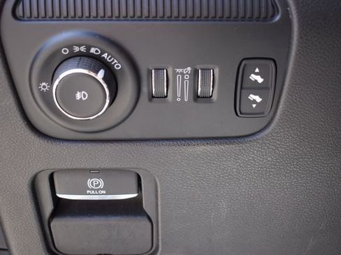 Used 2023 Jeep Wagoneer L Series II AWD/4WD image 24
