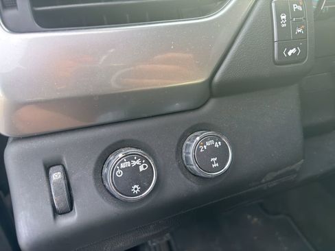 Used 2018 Chevrolet Suburban LT image 13