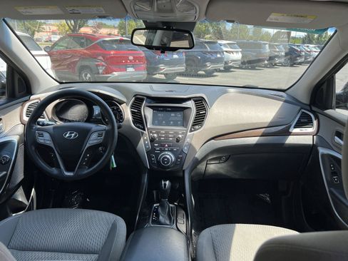 Used 2017 Hyundai Santa Fe SE AWD/4WD image 24