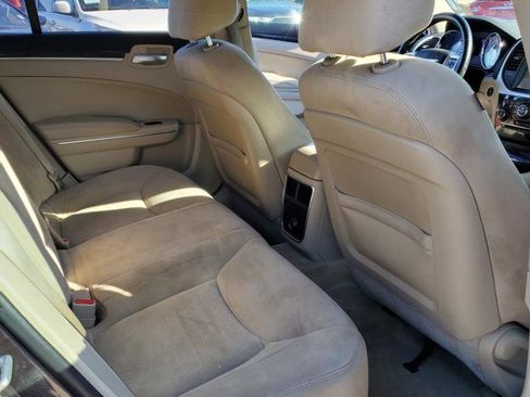 Used 2012 Chrysler 300 RWD image 17